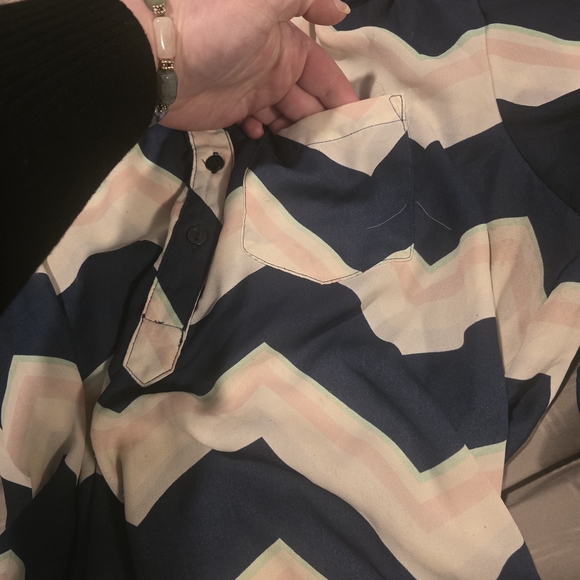 Chevron Patterned Tunic Top - Picture 4 of 10